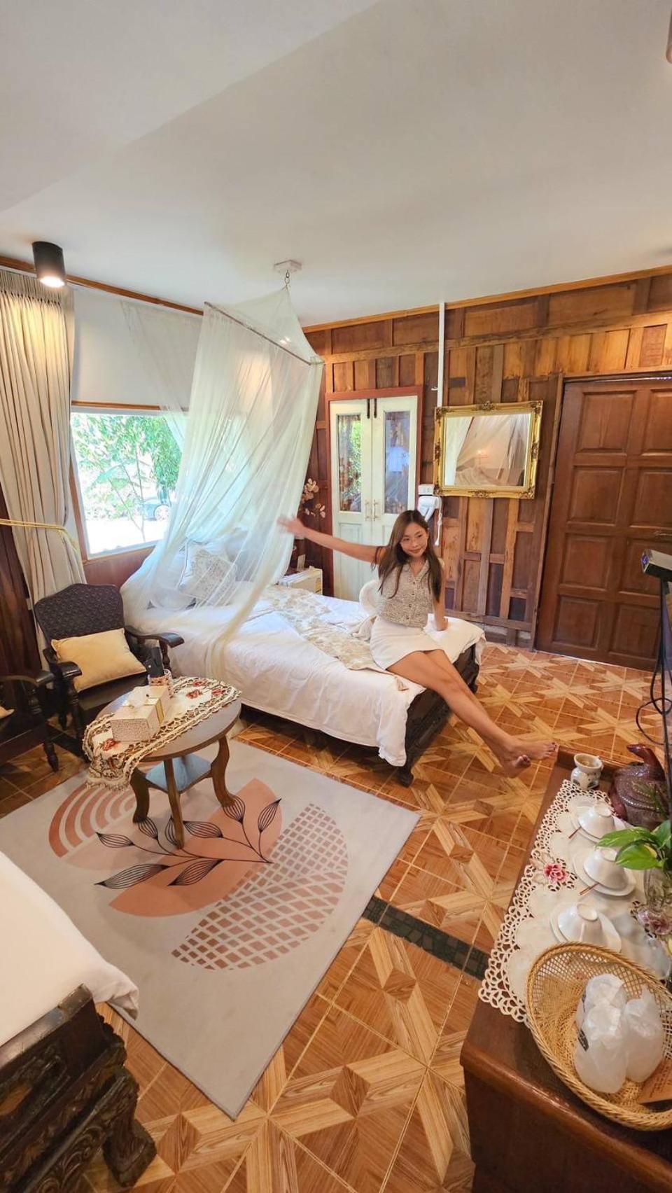 The Antique Riverside Resort Ban Pong  Екстер'єр фото