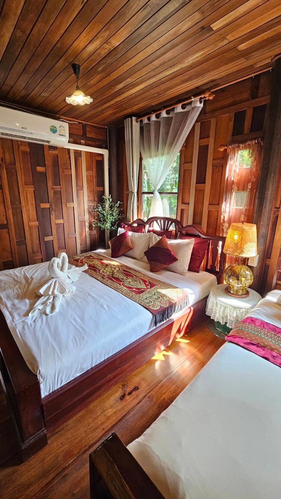 The Antique Riverside Resort Ban Pong  Екстер'єр фото