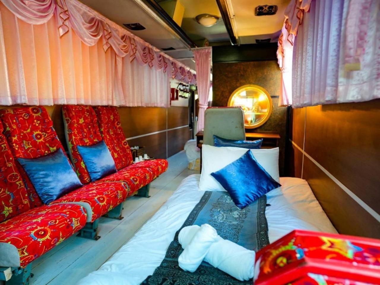 The Antique Riverside Resort Ban Pong  Екстер'єр фото