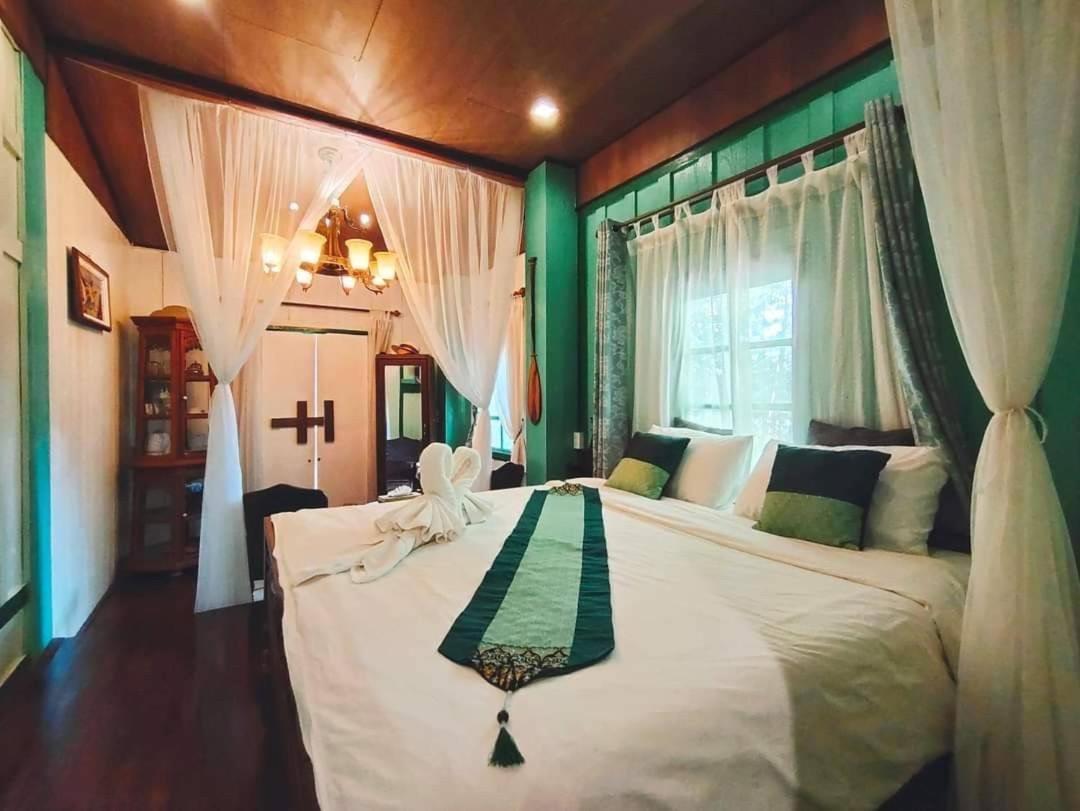 The Antique Riverside Resort Ban Pong  Екстер'єр фото