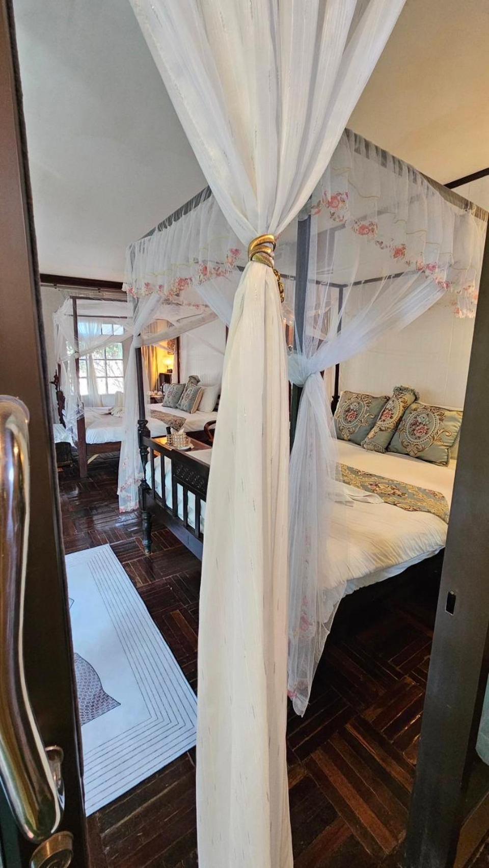The Antique Riverside Resort Ban Pong  Екстер'єр фото
