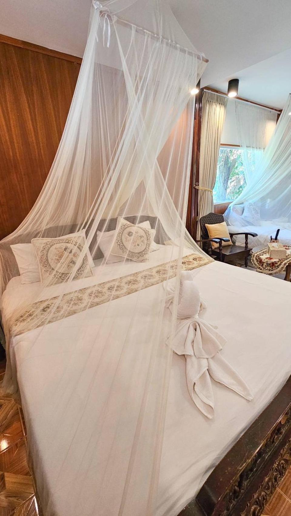 The Antique Riverside Resort Ban Pong  Екстер'єр фото