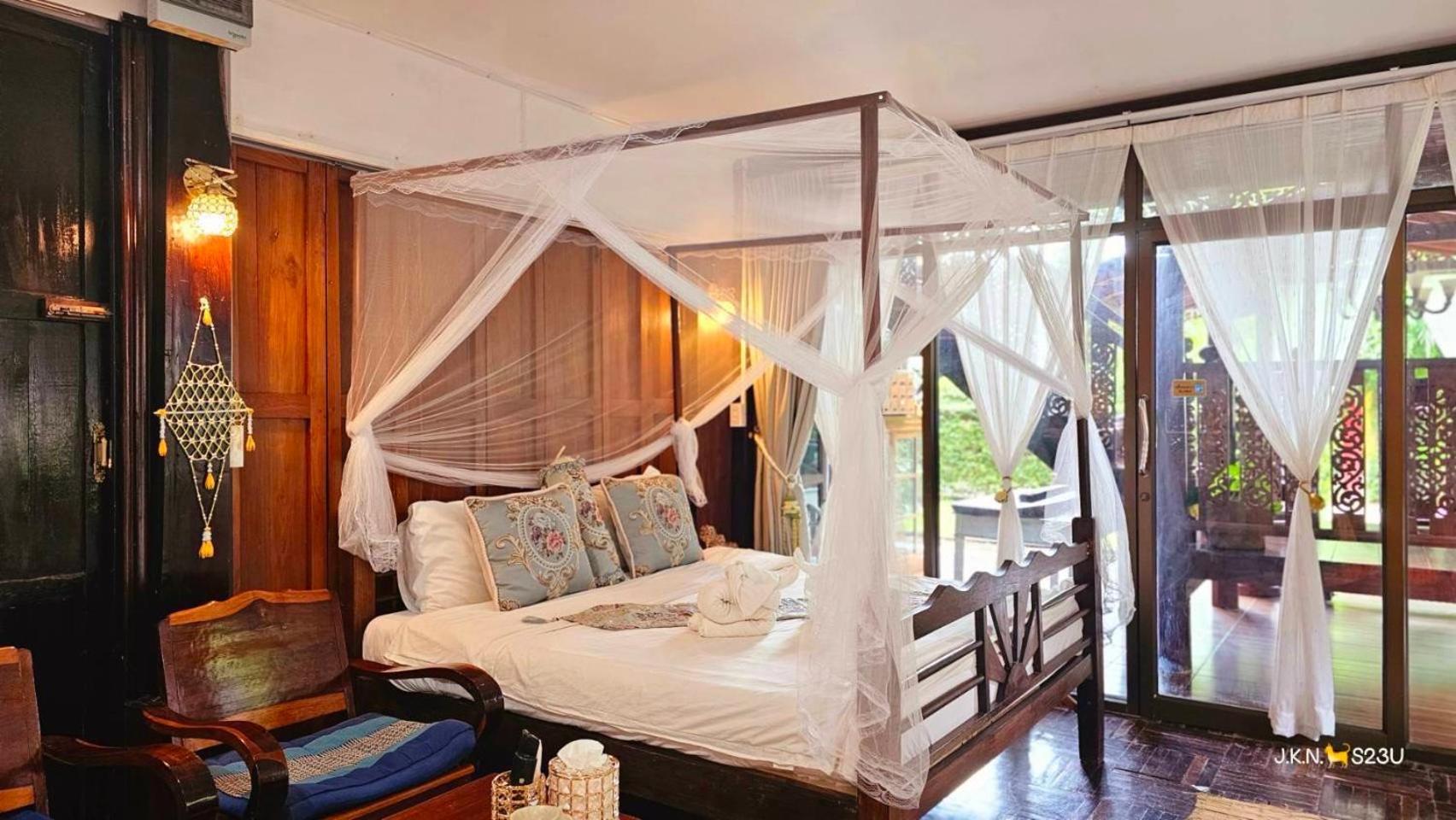 The Antique Riverside Resort Ban Pong  Екстер'єр фото