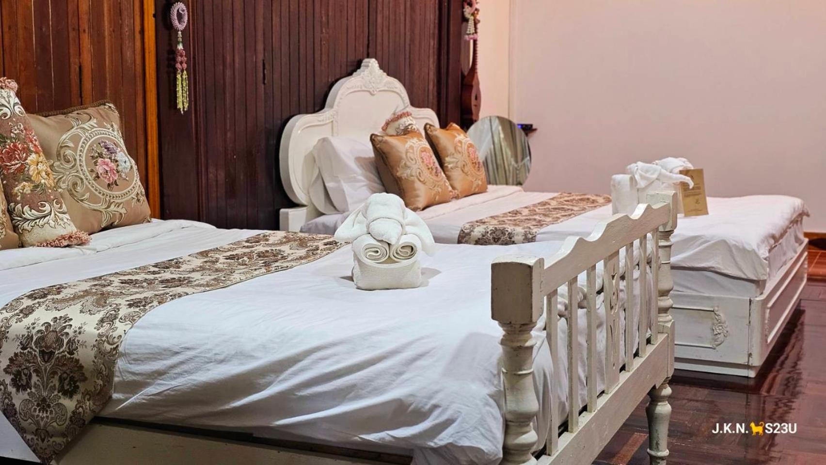 The Antique Riverside Resort Ban Pong  Екстер'єр фото