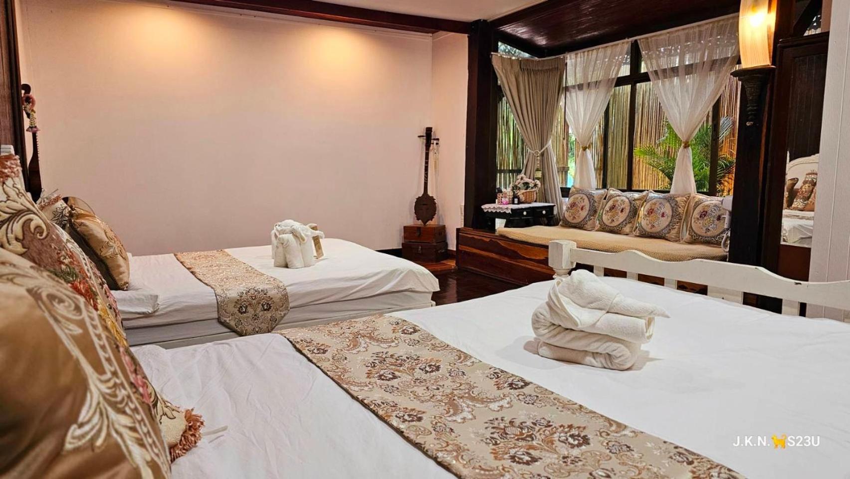 The Antique Riverside Resort Ban Pong  Екстер'єр фото