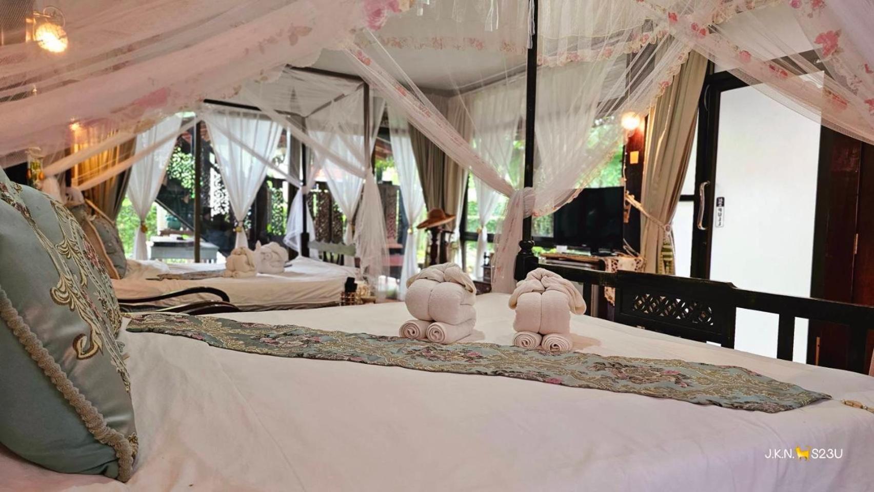 The Antique Riverside Resort Ban Pong  Екстер'єр фото