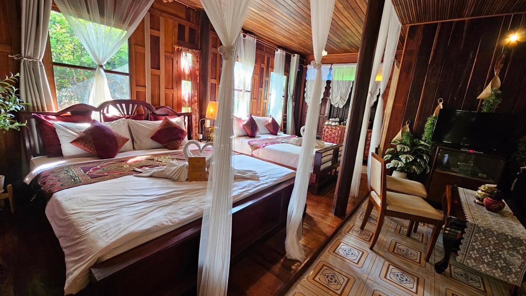 The Antique Riverside Resort Ban Pong  Екстер'єр фото