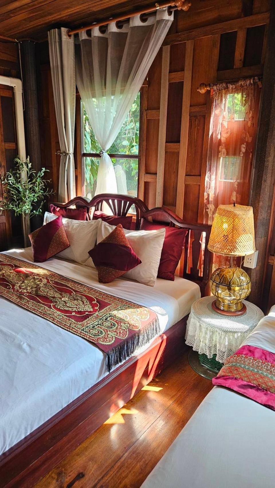 The Antique Riverside Resort Ban Pong  Екстер'єр фото