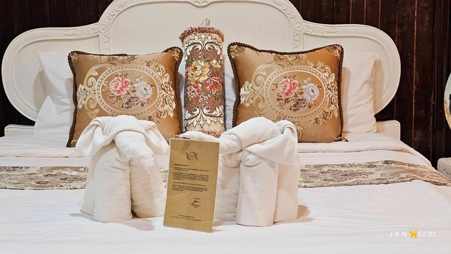 The Antique Riverside Resort Ban Pong  Екстер'єр фото