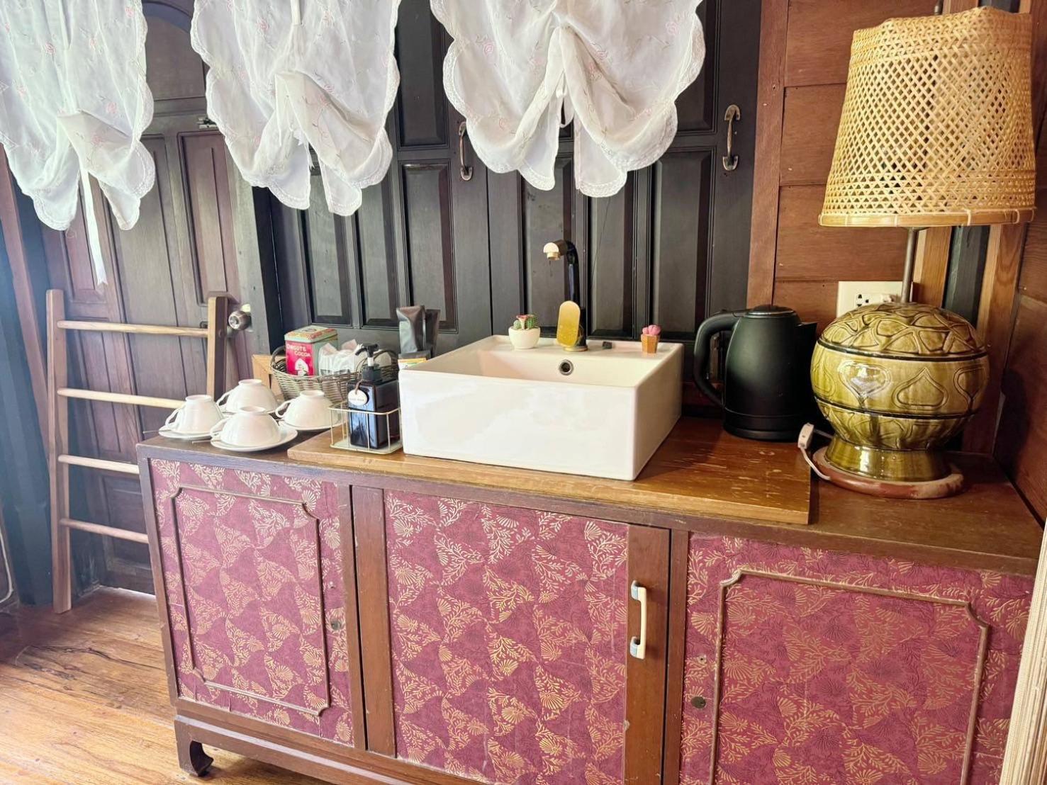 The Antique Riverside Resort Ban Pong  Екстер'єр фото