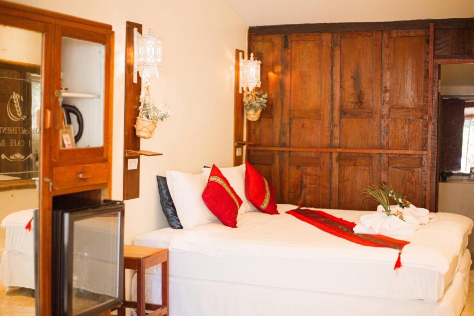 The Antique Riverside Resort Ban Pong  Екстер'єр фото