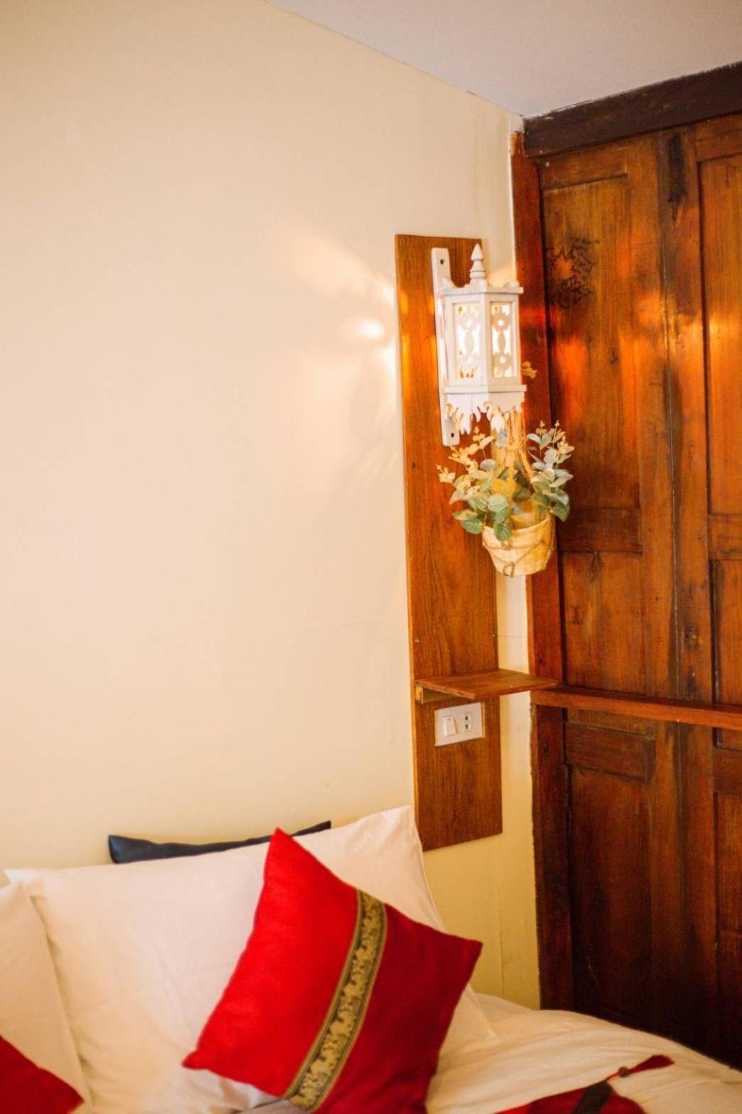 The Antique Riverside Resort Ban Pong  Екстер'єр фото