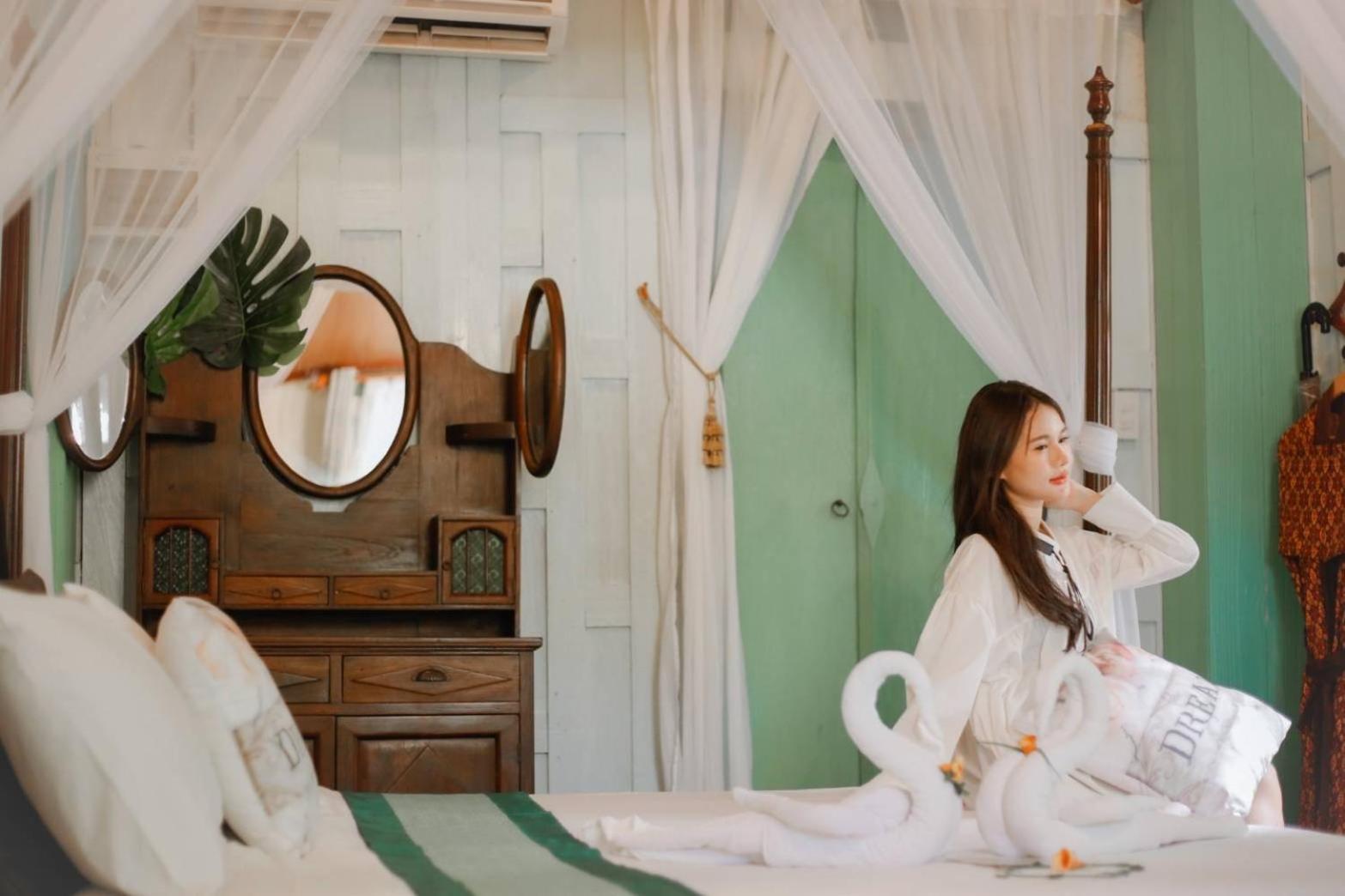 The Antique Riverside Resort Ban Pong  Екстер'єр фото